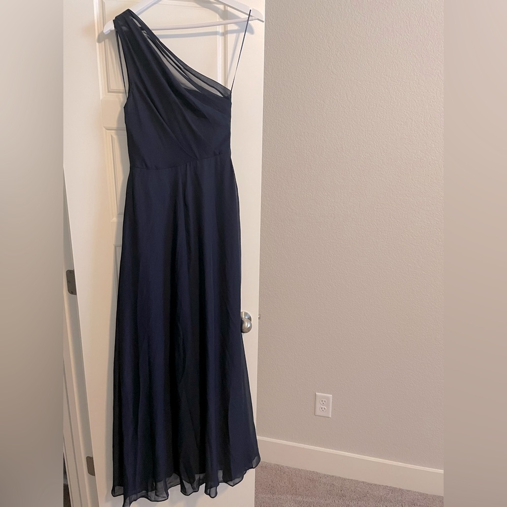 Birdy Grey Kira Chiffon One Shoulder
Bridesmaid Maxi Dress in Navy Sz XS
